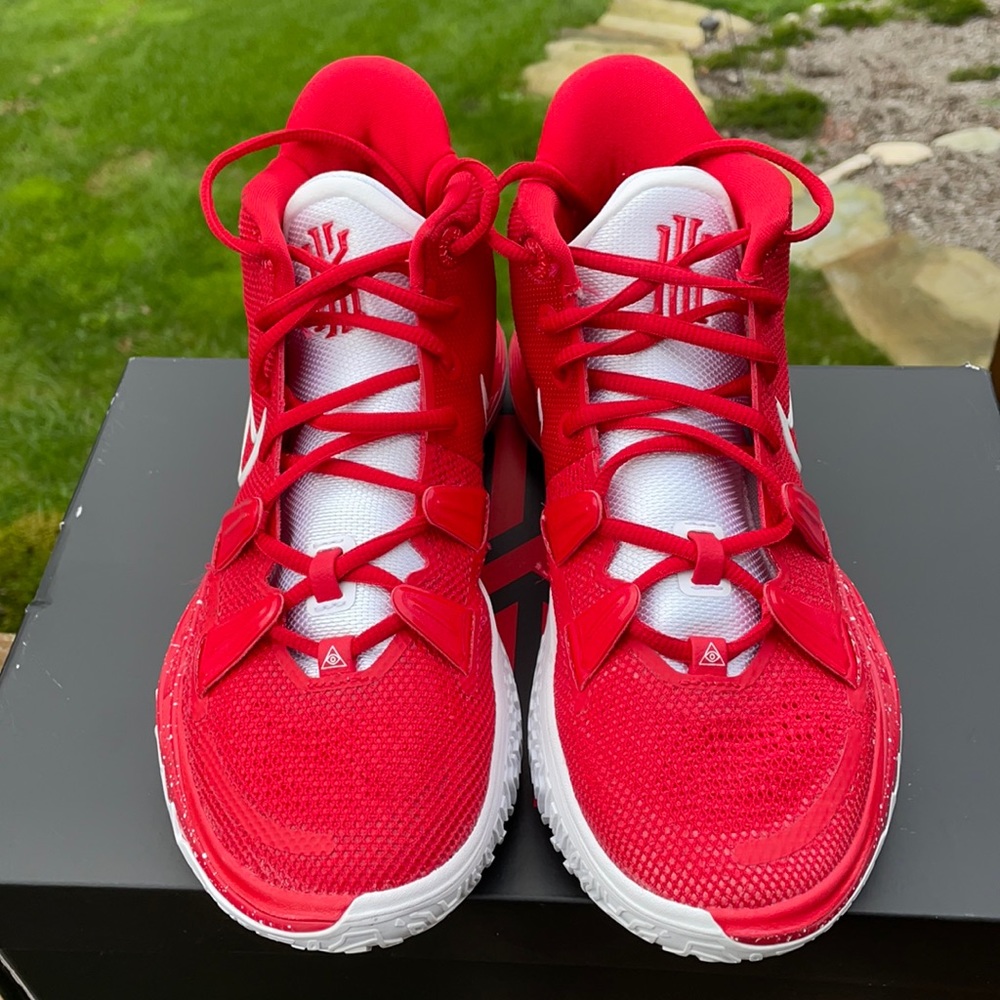 Kyrie 7